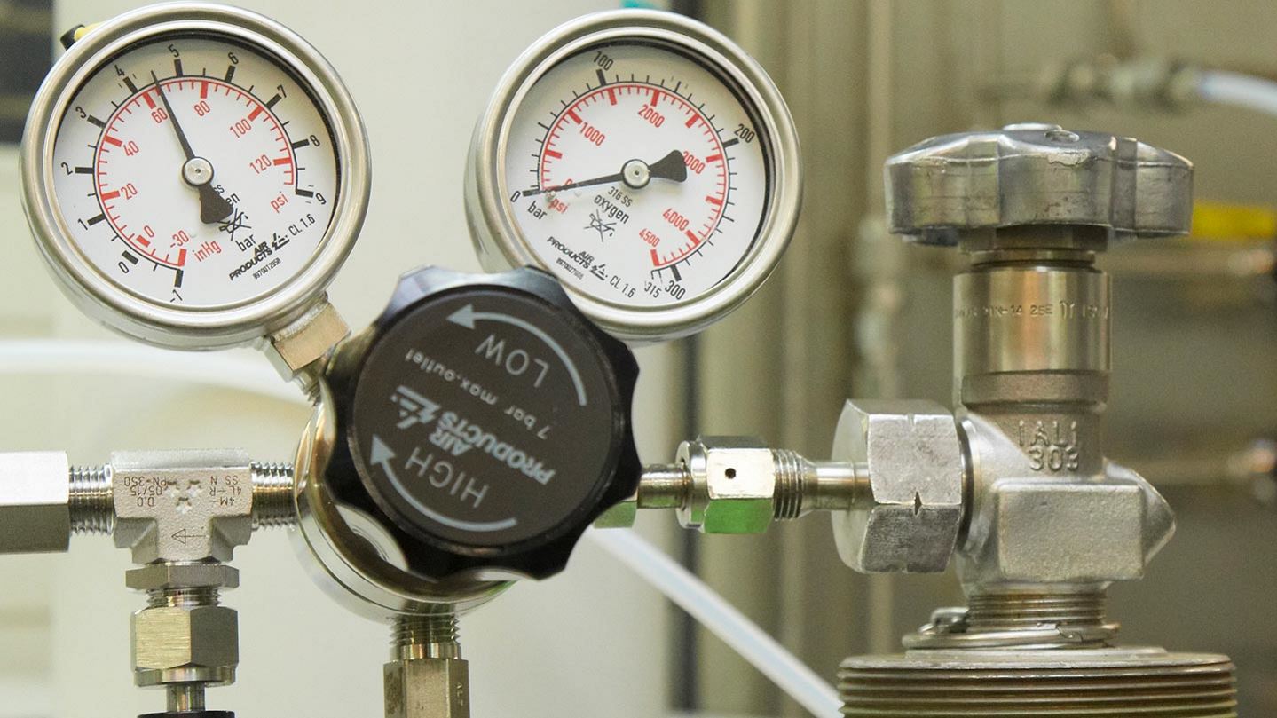 Experis mixture cylinder and regulator